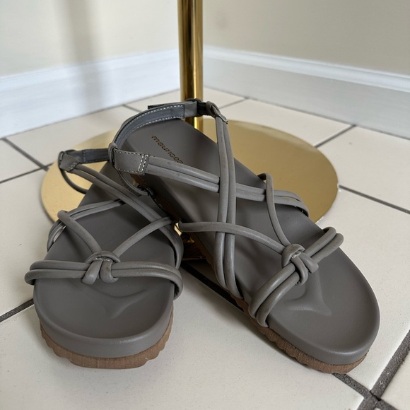 NWT Maurices Alexa Gray Tubular Sandal - Size 7 - Picture 3 of 6